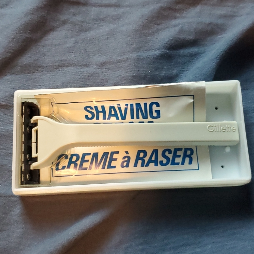 Pan Am Razor Collectible - Picture 2 of 2